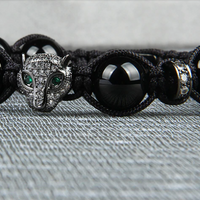 Leoparda pinuma pantera rokassprādze ar 10mm dabīga melna oniksa akmens pērlēm