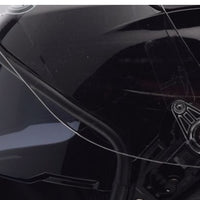 Melna Slēgtā Moto Ķivere ar iebūvētu saulessargu