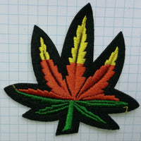 Uzšuve - Zālīte Cannabis