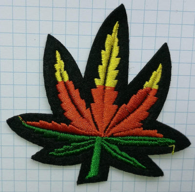 Uzšuve - Zālīte Cannabis